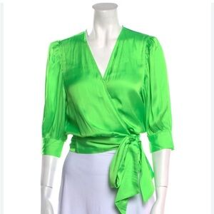 Essential Antwerp V-neck Three-Quarter Sleeve Top